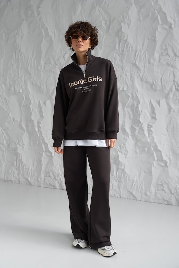 Women’s Iconic Girls sweatshirt suit in chocolate color